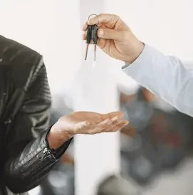 handing car keys to customer after providing jump start service
